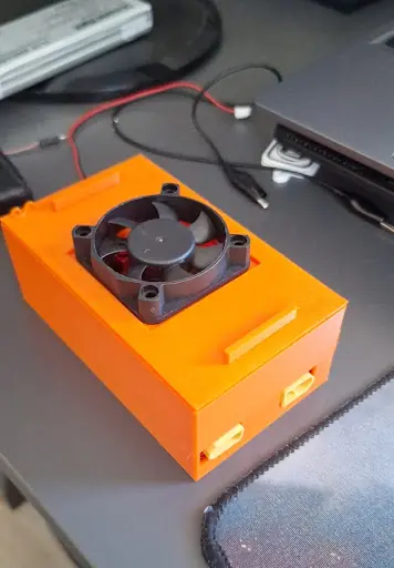 Soğutma fanlı elektronik kontrol kutusu