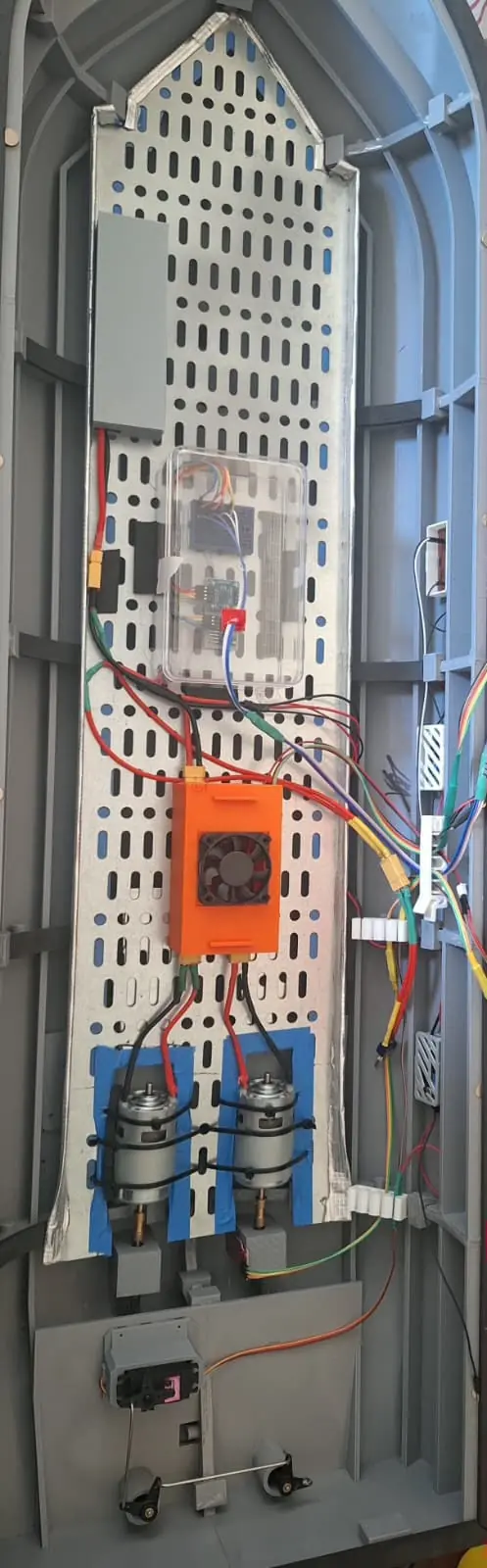 Gövde içi elektronik ve motor yerleşimi