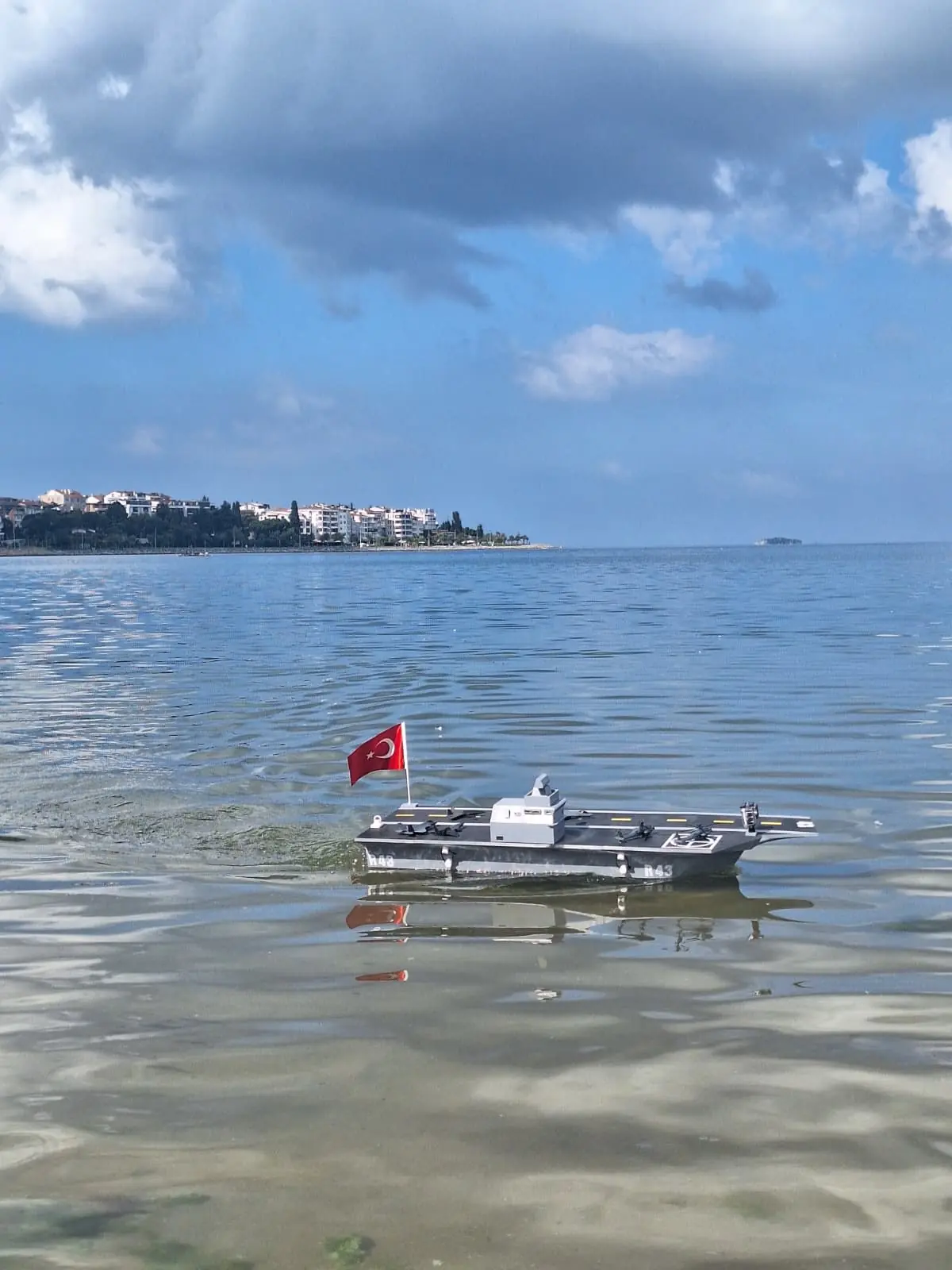 Lodos otonom insansız deniz aracı açık suda seyir halinde